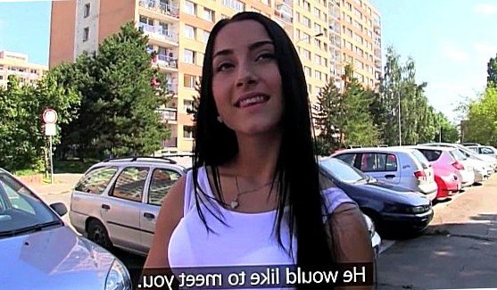 Порно: Стащил со стула, уложил на диване боком и навалился на подругу сверху